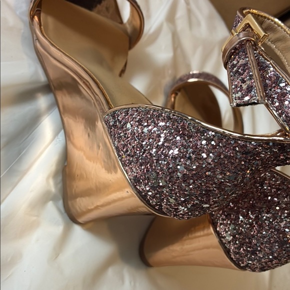Elegant Pink and Gold Heels with Glittery Ankle Strap - Picture 8 of 10
